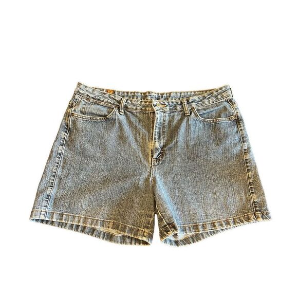 Aura wranglers demin shorts woman’s size 16 Regular - Picture 1 of 8